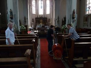 Samen de kerk poetsen? Ja, gezellig...